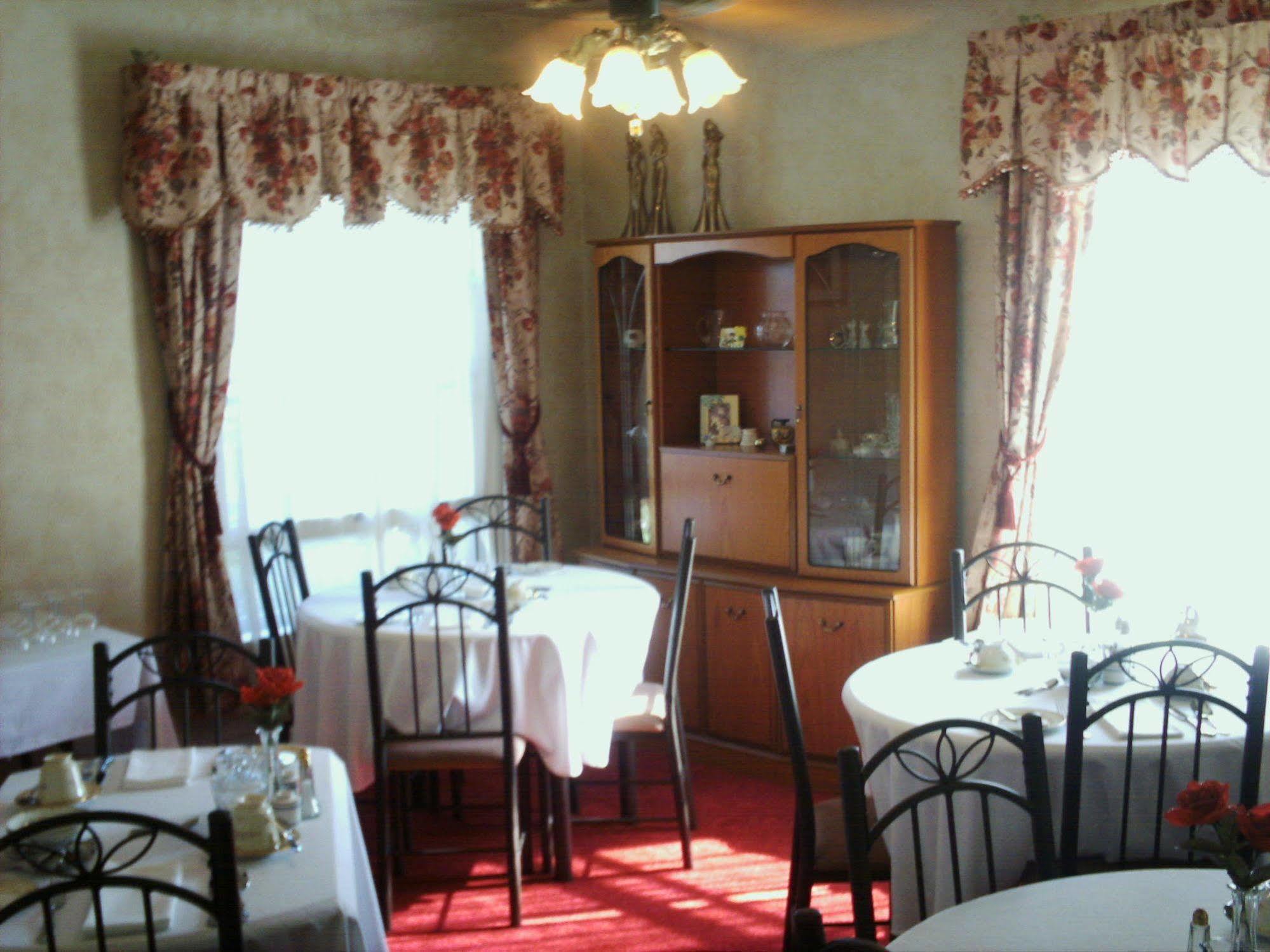 Four Creeks Bed & Breakfast Girard Étterem fotó